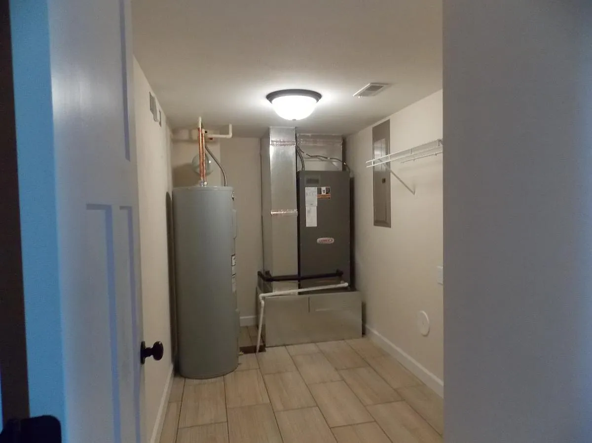 3 bed, 2.5 bath, 1600 sqft, $1,695 — Photo 4