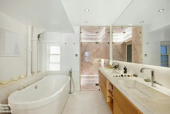 Bathroom, photo 1