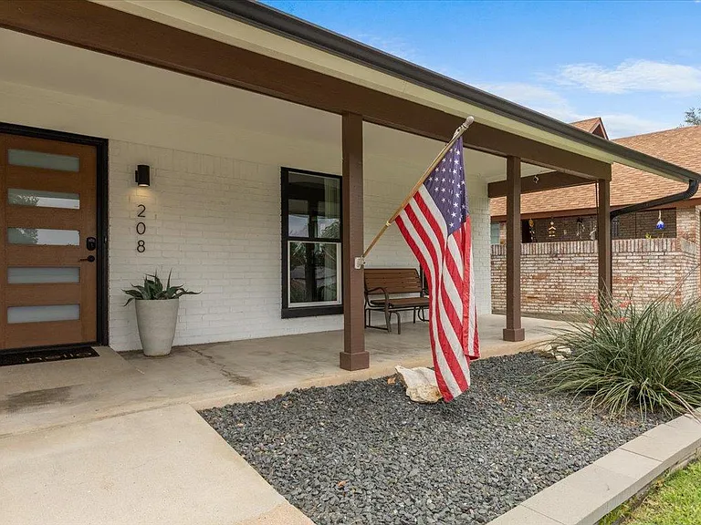 208 Skyloop Dr — Photo 28