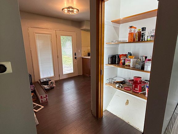 4th image of 214 Auburn St