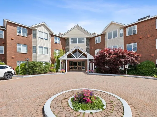 304 Portugal Cove Place UNIT 200, St. John's, NL A1B2N9
