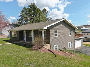 409 S 5th St, Mount Horeb, WI 53572