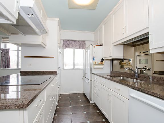 5th image of 7141 N Kedzie Ave APT 102
