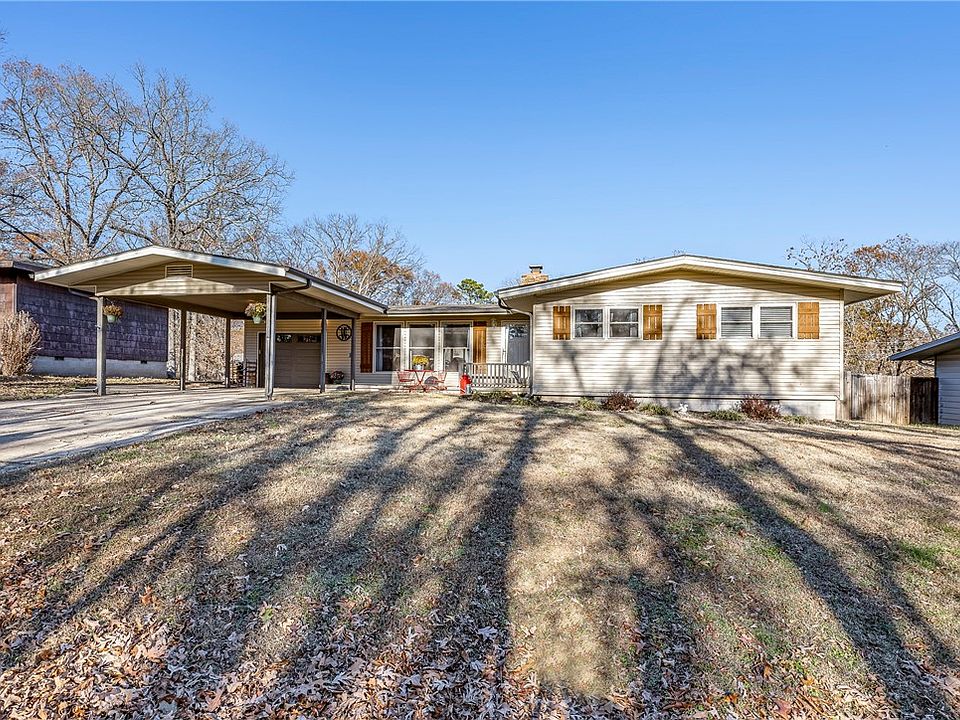 1st image of 26 Hinckley Cir