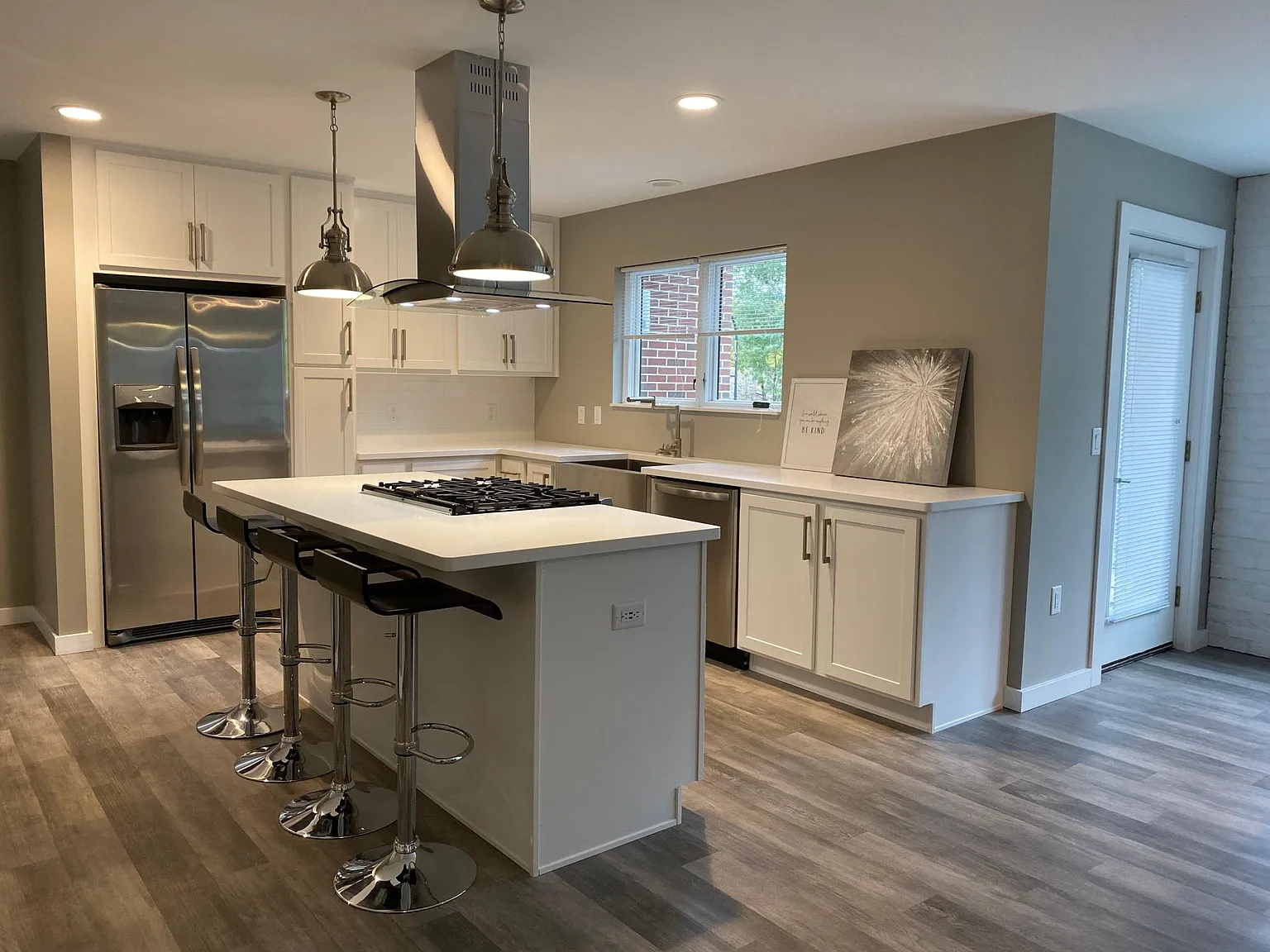 2 bed, 1.5 bath, 1800 sqft, $2,350 — Photo 3