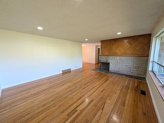 2nd image of 16003 5th Ave NE #A