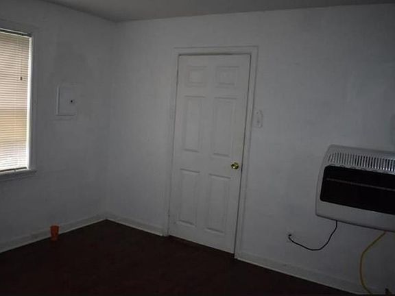 4th image of 1194 Chicago Ave
