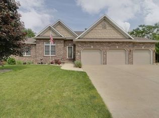 10 Timbers Ct, Bloomington, IL 61701