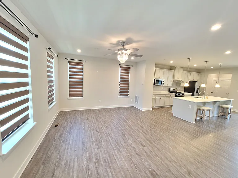 8667 Shady Pines Dr — Photo 5