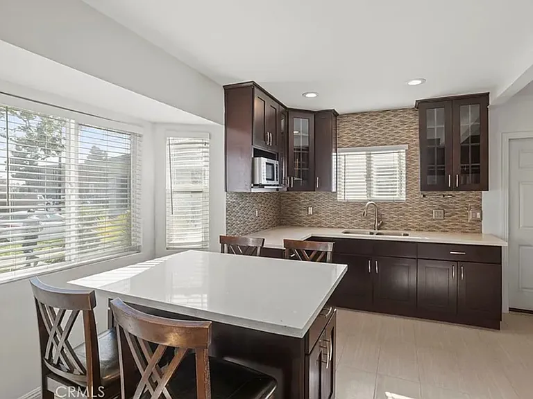 300 W Hillsdale St #2 — Photo 6