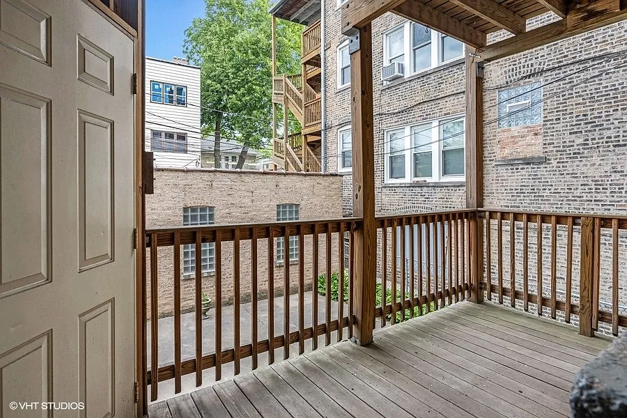 1634-36 W Balmoral - 1634 Unit 2 — Photo 2