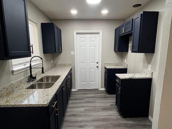 3rd image of 3039 Big Horn Dr