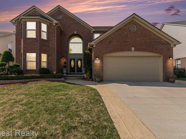 29641 Trailwood Dr, Warren, MI 48092