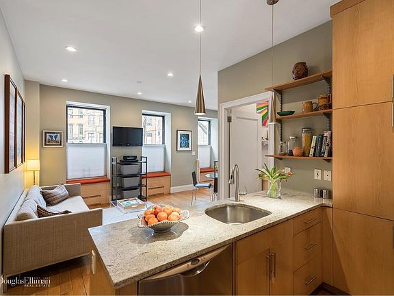 5th image of 40 Stuyvesant St APT 1