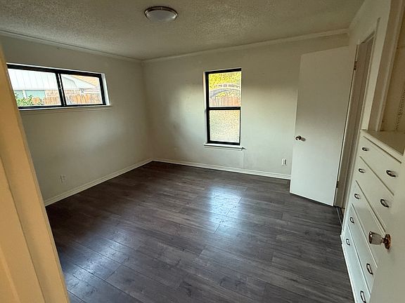 4th image of 2502 Glen Ct