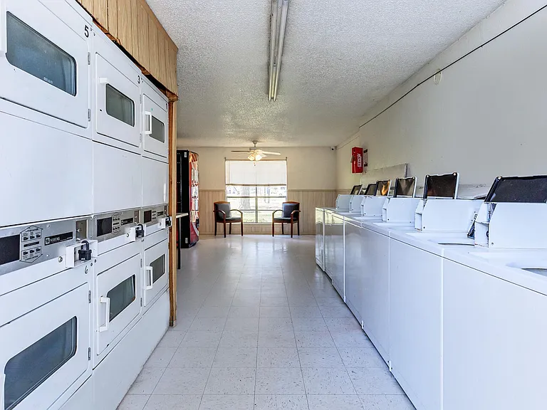 AUSTIN WEST — Photo 11
