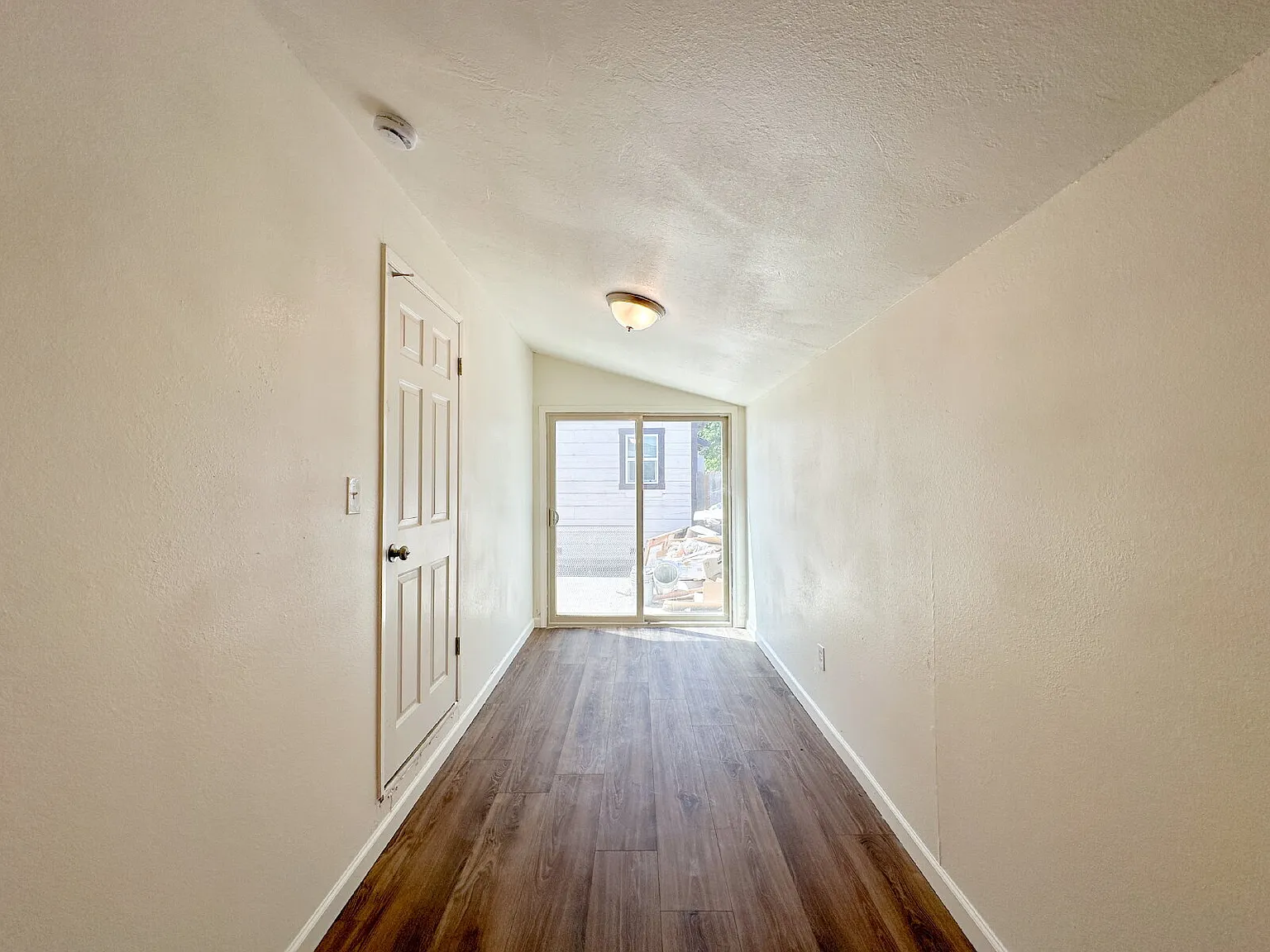 1 bed, 1.0 bath, $950 — Photo 4