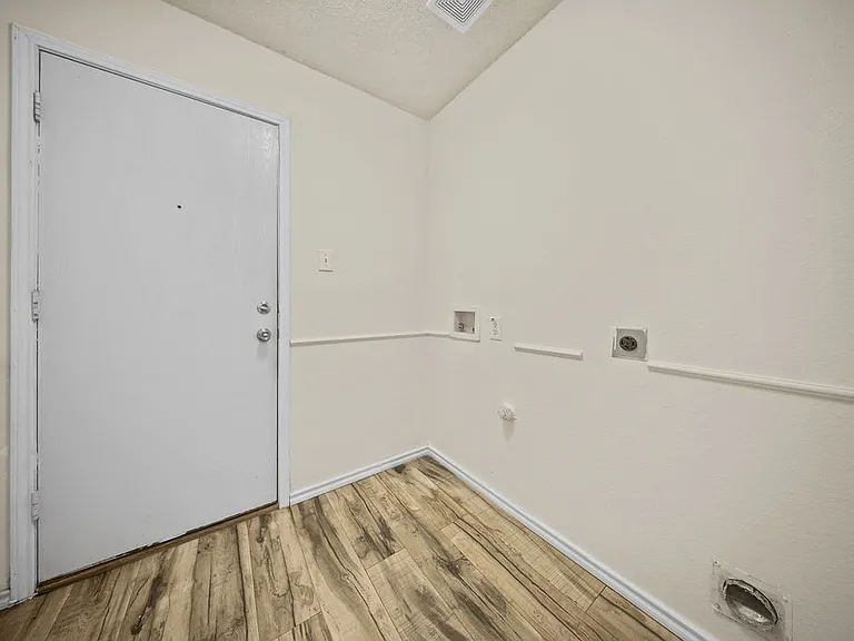 1444 Atkins St — Photo 24