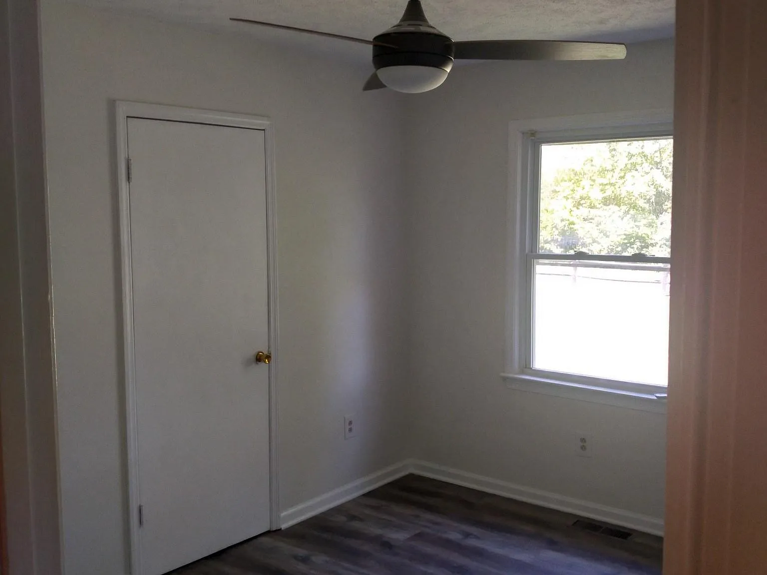 3 bed, 1075 sqft, $1,900 — Photo 3