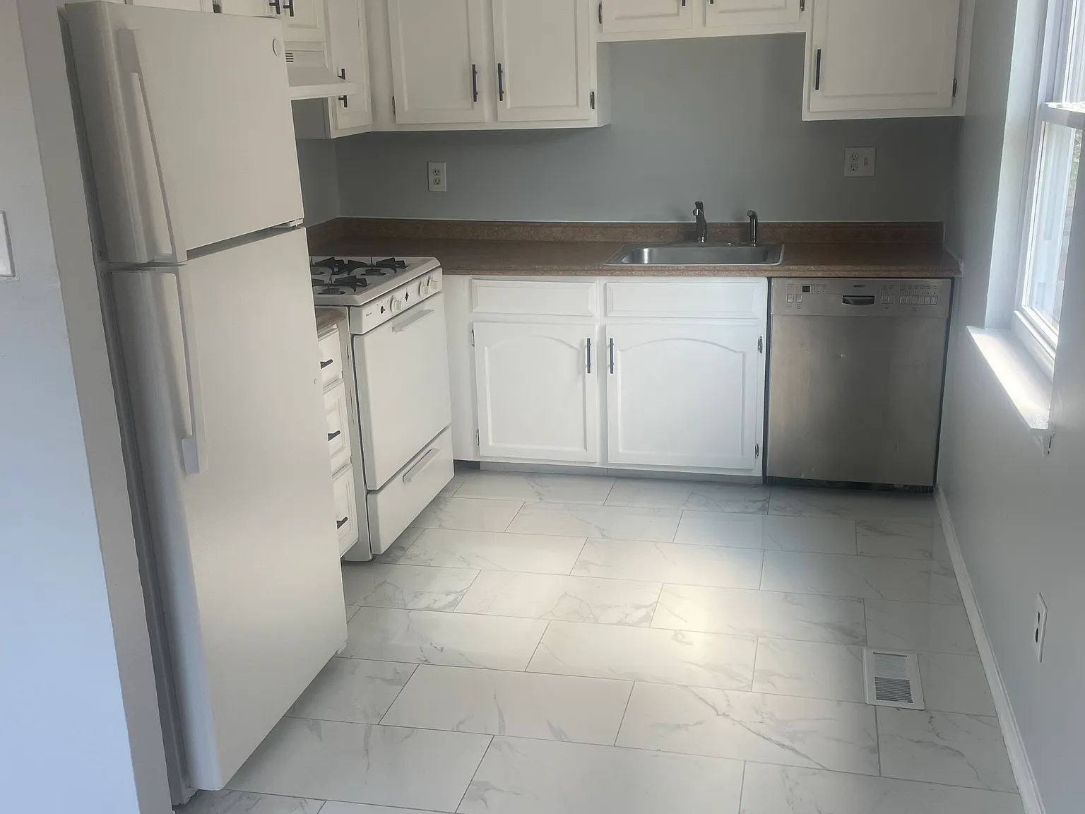 2 bed, 800 sqft, $1,800 — Photo 4