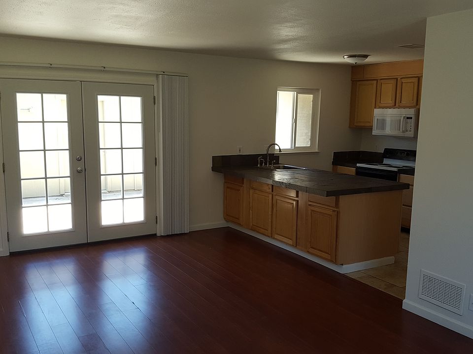 1st image of 25 Rainier Ln