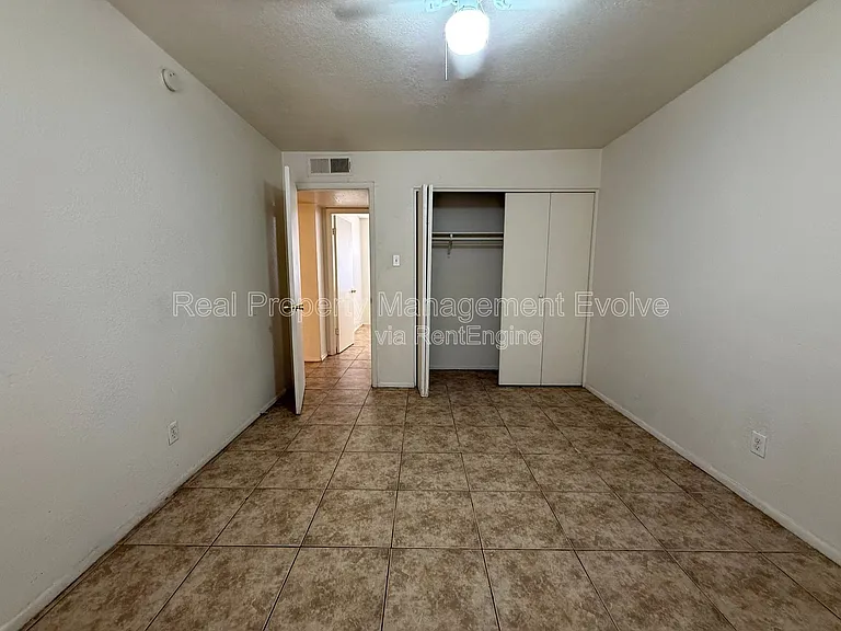 13829 N 48th Ave — Photo 14
