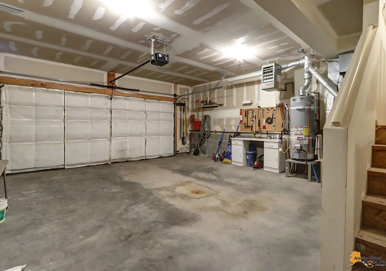 East Anchorage Condo with Fenced in Yard, W/D in unit, & 2 Car Garage! Close to JBER, Baxter Bog ... — Photo 3
