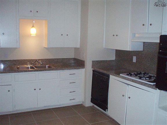 3rd image of 204 Loch Lomond Dr