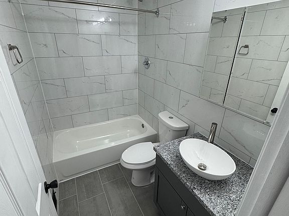 2nd image of 5603 Walker Ave #5601