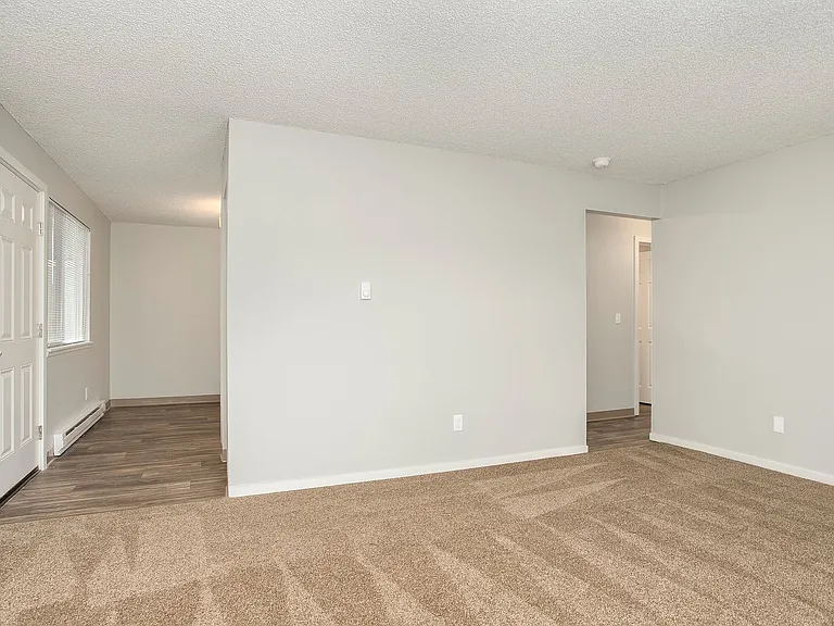 1418 Valley Ave E — Photo 17