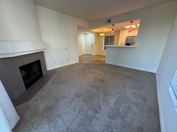 4th image of 2250 Camino De La Reina Unit 207
