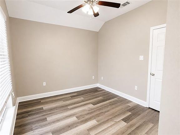 5th image of 57396 Maple Ave