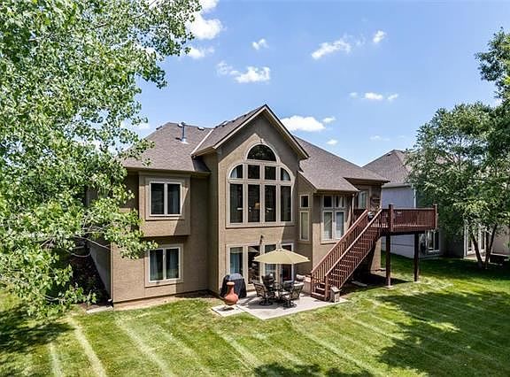 3rd image of 813 Cedar Ln