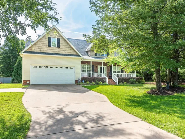 3697 Travertine Dr, Lancaster, SC 29720