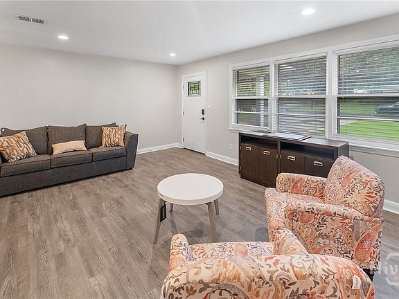 3rd image of 5435 Speir Street