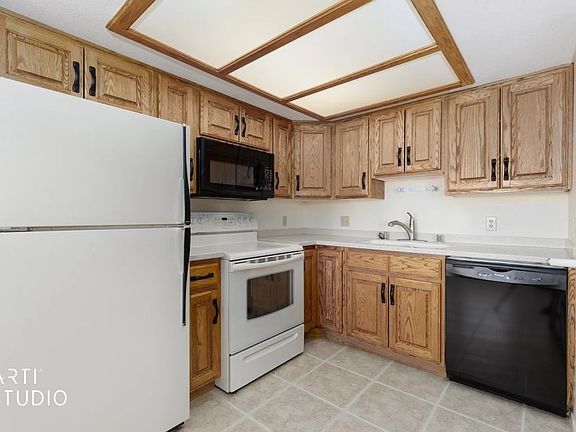 3rd image of 463 Mesa Blvd Unit 201