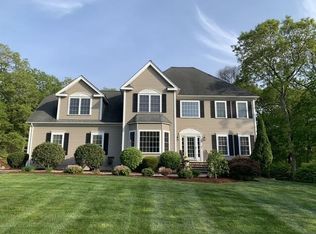 13 Larkin Ln, Hopedale, MA 01747