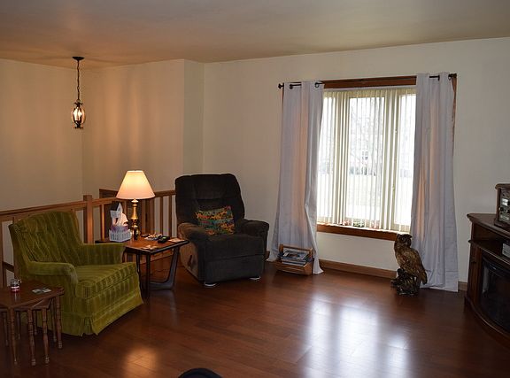 2nd image of 304 Arrowhead Dr