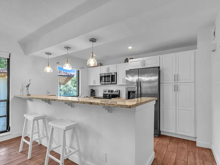632 Brackenwood Cv — Photo 6