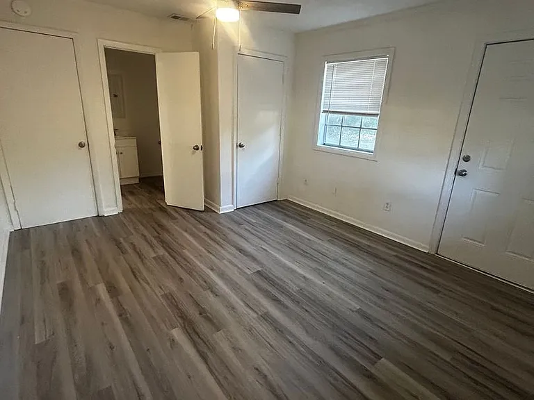 330 Meadowbrook Ln — Photo 8