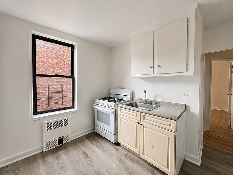 2409 E 3rd St #5F — Photo 8