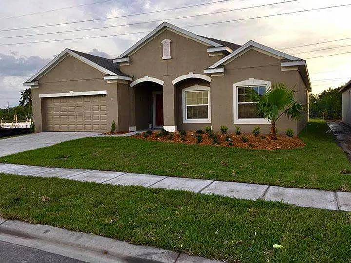 4 bed, 2576 sqft, $2,700 — Photo 1