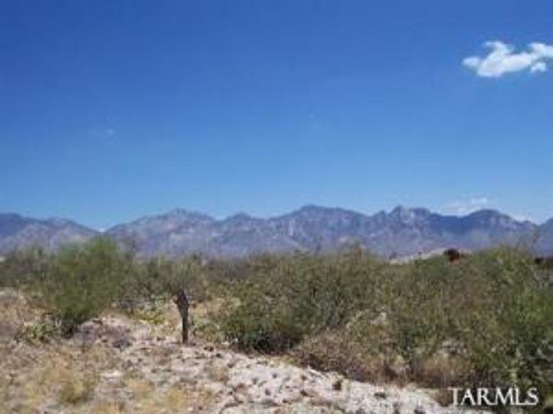1st image of 610 E Crescent Moon Dr
