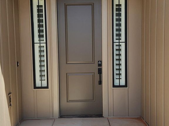 2nd image of 944 W Davis Ave