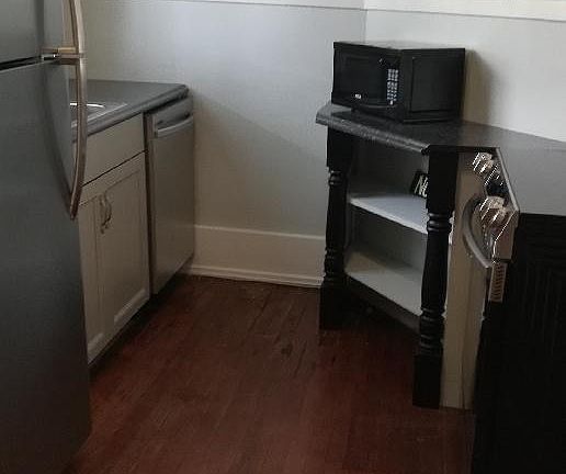 4th image of 404 E Park Ave #B