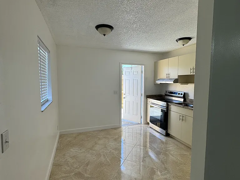 517 S F St — Photo 10