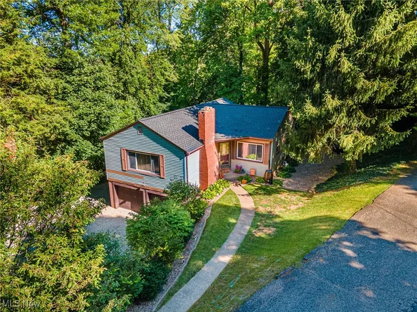 725 Sunset Ter, Coshocton, OH 43812