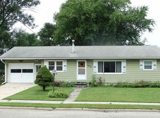 1103 12th St, Grundy Center, IA 50638