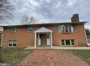 913 N Harrison St, Arlington, VA 22205