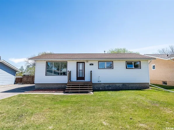 512 9th STREET E, Wynyard, SK S0A 4T0